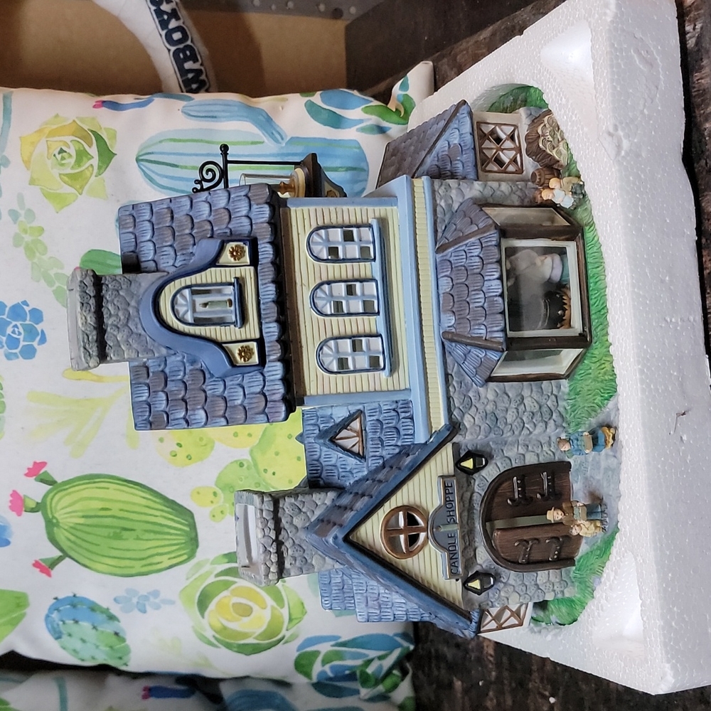 PartyLite P7315 candle shop Tealight house